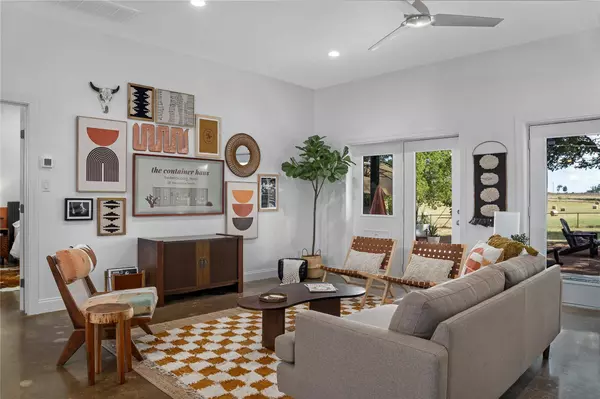 849 W Live Oak ST, Fredericksburg, TX 78624