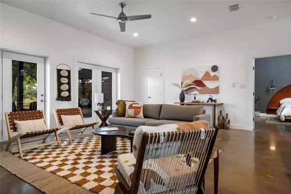 849 W Live Oak ST, Fredericksburg, TX 78624