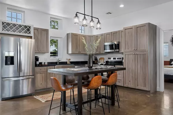 849 W Live Oak ST, Fredericksburg, TX 78624