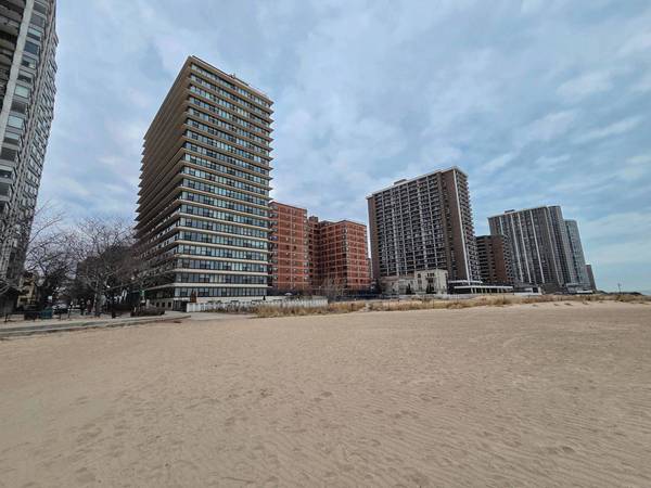 5801 N Sheridan RD #12B, Chicago, IL 60660