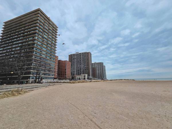 5801 N Sheridan RD #12B, Chicago, IL 60660