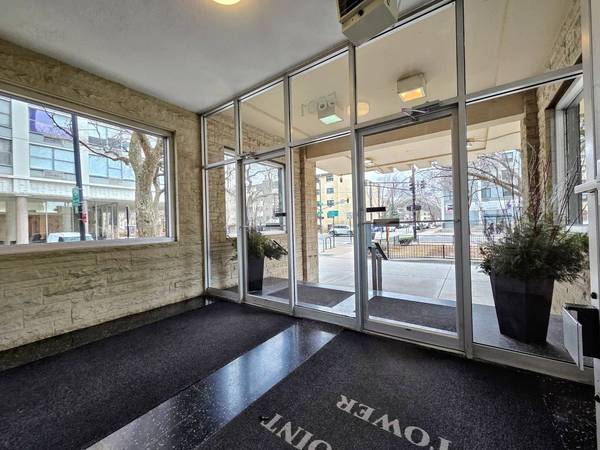 5801 N Sheridan RD #12B, Chicago, IL 60660