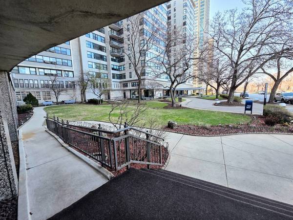 3410 N Lake Shore DR #3D, Chicago, IL 60657