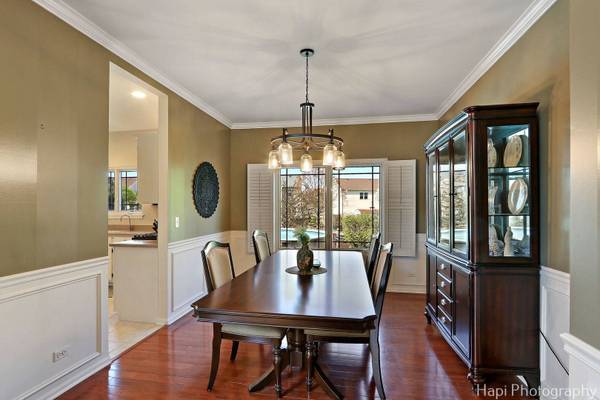 4000 PEARTREE DR, Lake In The Hills, IL 60156