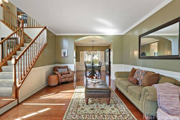 4000 PEARTREE DR, Lake In The Hills, IL 60156