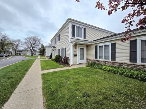 1481 QUAKER LN #117B, Prospect Heights, IL 60070