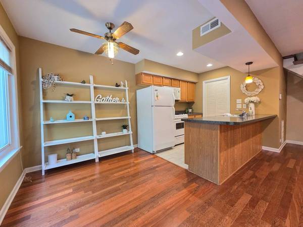 1196 COVE DR #151C, Prospect Heights, IL 60070