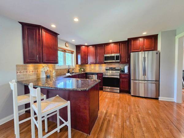 6N525 Baker DR, Itasca, IL 60143