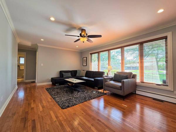 6N525 Baker DR, Itasca, IL 60143