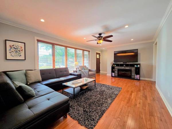 6N525 Baker DR, Itasca, IL 60143