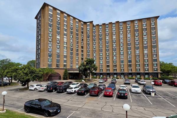 1 Renaissance PL #1119, Palatine, IL 60067