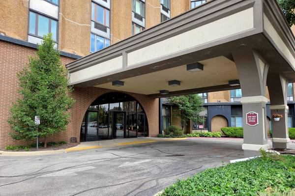 1 Renaissance PL #1119, Palatine, IL 60067