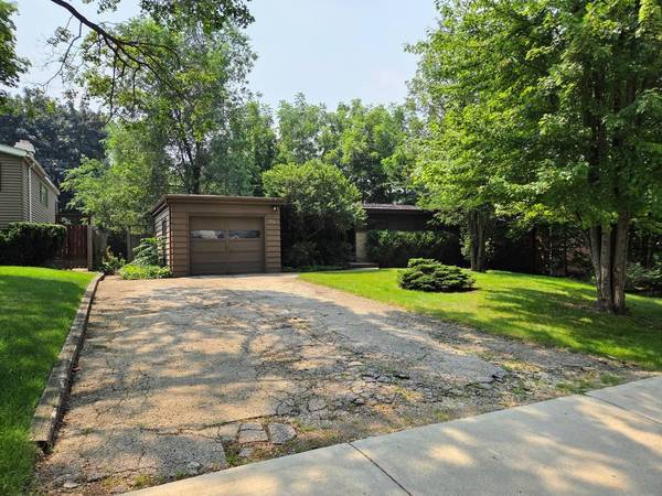 773 Lomond DR, Mundelein, IL 60060