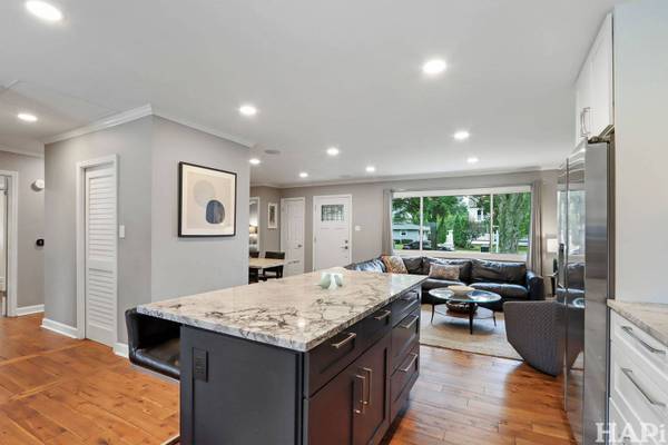 108 S Hickory ST, Palatine, IL 60067