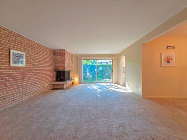 1833 Wildberry DR #E, Glenview, IL 60025