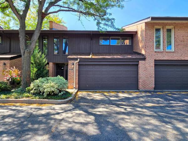 1833 Wildberry DR #E, Glenview, IL 60025