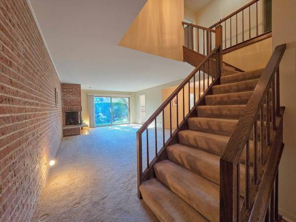 1833 Wildberry DR #E, Glenview, IL 60025