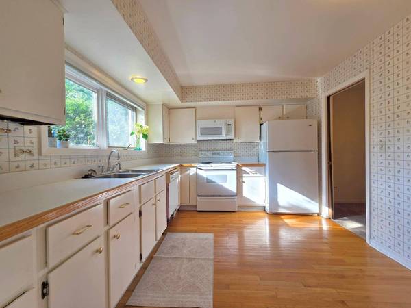 1833 Wildberry DR #E, Glenview, IL 60025