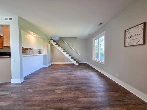 1672 Cornell DR, Hoffman Estates, IL 60169