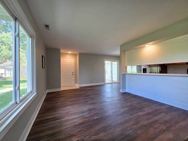 1672 Cornell DR, Hoffman Estates, IL 60169