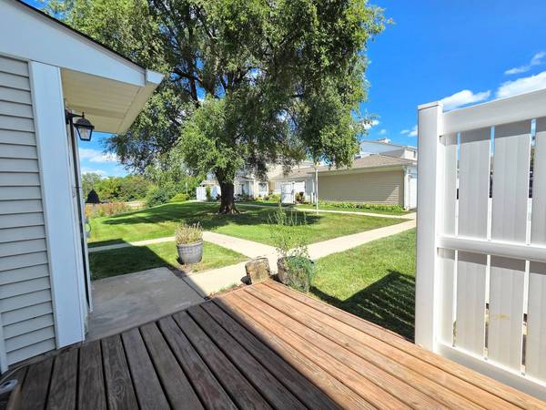 1672 Cornell DR, Hoffman Estates, IL 60169