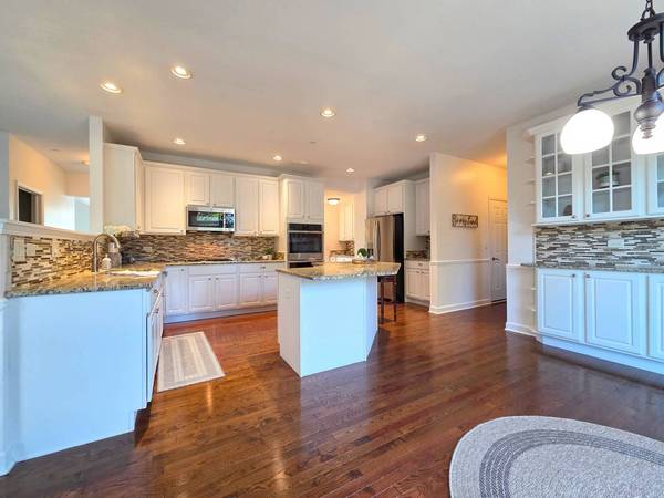 10174 Hopkins ST, Huntley, IL 60142