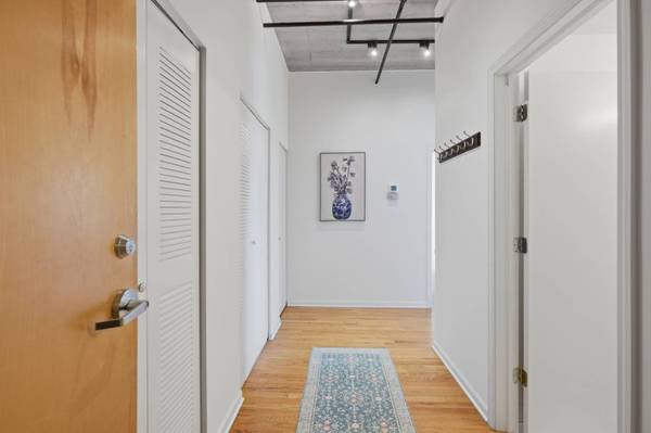 1735 W Diversey Pkwy #409, Chicago, IL 60614