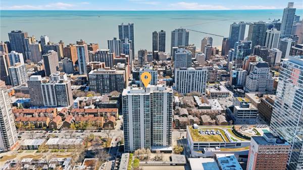 1255 N Sandburg TER #2906E, Chicago, IL 60610