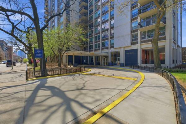 1255 N Sandburg TER #2906E, Chicago, IL 60610