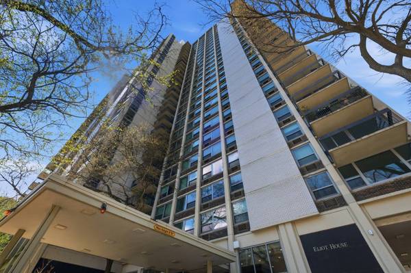 1255 N Sandburg TER #2906E, Chicago, IL 60610