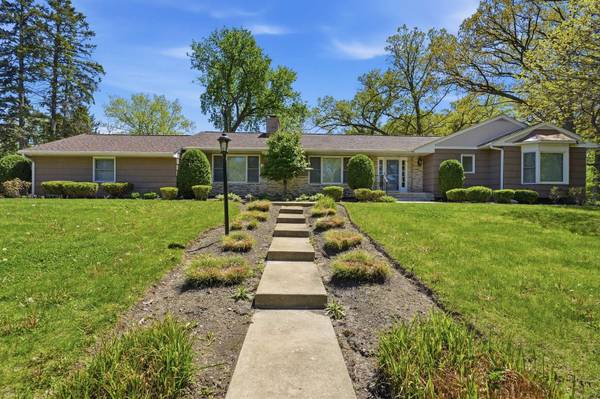 29 Brookdale LN, Palatine, IL 60067