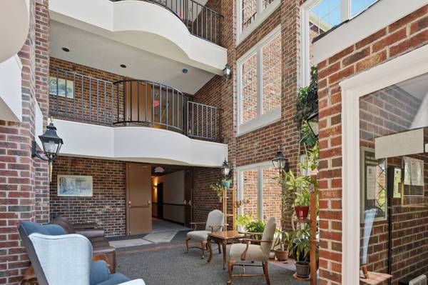 520 Biesterfield RD #119f, Elk Grove Village, IL 60007