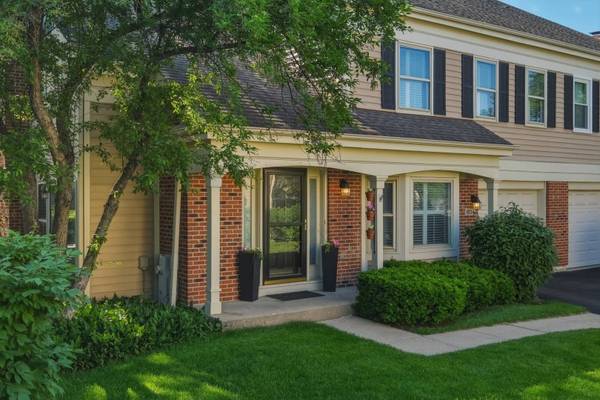 1934 N Charter Point DR, Arlington Heights, IL 60004