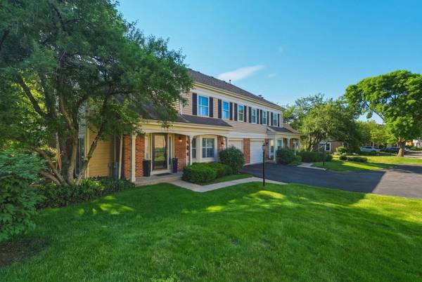 1934 N Charter Point DR, Arlington Heights, IL 60004