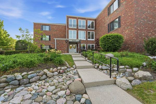 520 Biesterfield RD #119F, Elk Grove Village, IL 60007