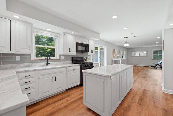 317 E Forest LN, Palatine, IL 60067