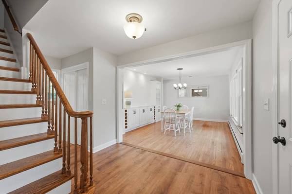 317 E Forest LN, Palatine, IL 60067