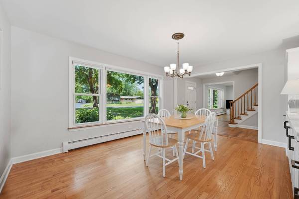 317 E Forest LN, Palatine, IL 60067