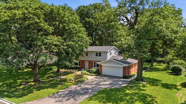 317 E Forest LN
