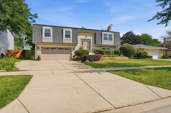 132 W King Arthur CT, Palatine, IL 60067