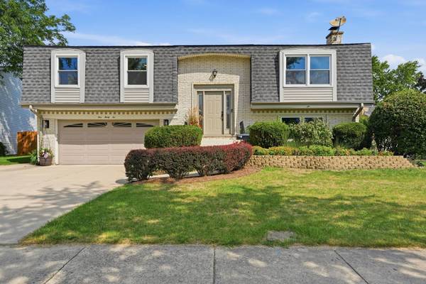 132 W King Arthur CT, Palatine, IL 60067