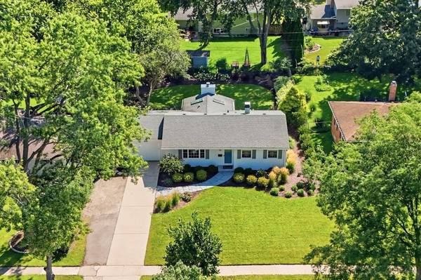 191 Peterson Pkwy, Crystal Lake, IL 60014