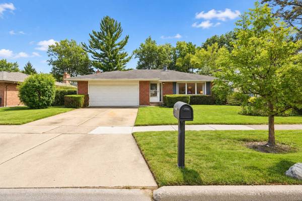 1723 E Maya LN, Mount Prospect, IL 60056