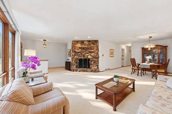 1723 E Maya LN, Mount Prospect, IL 60056
