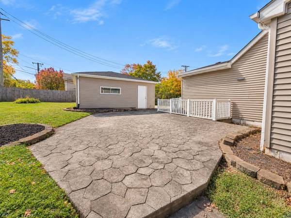 9 E WASHINGTON ST, Round Lake Park, IL 60073