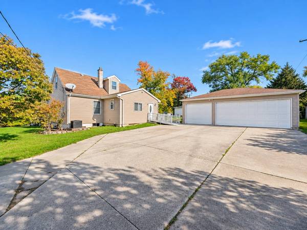9 E WASHINGTON ST, Round Lake Park, IL 60073
