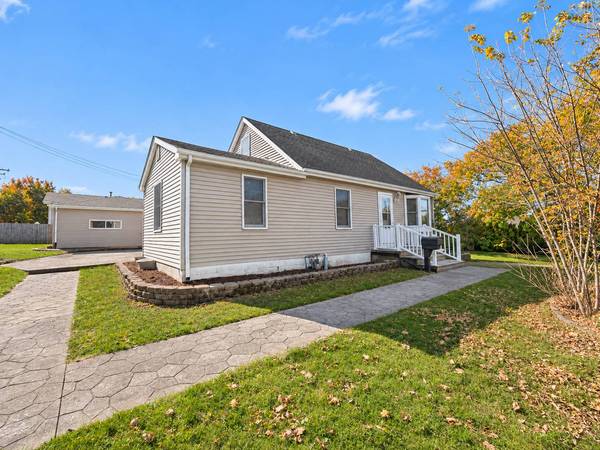 9 E WASHINGTON ST, Round Lake Park, IL 60073