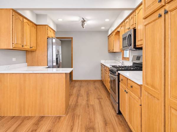 9 E WASHINGTON ST, Round Lake Park, IL 60073