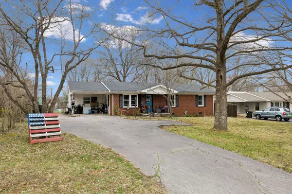 410 Millbrooke Dr, Hopkinsville, KY 42240