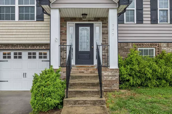 777 Banister Dr, Clarksville, TN 37042